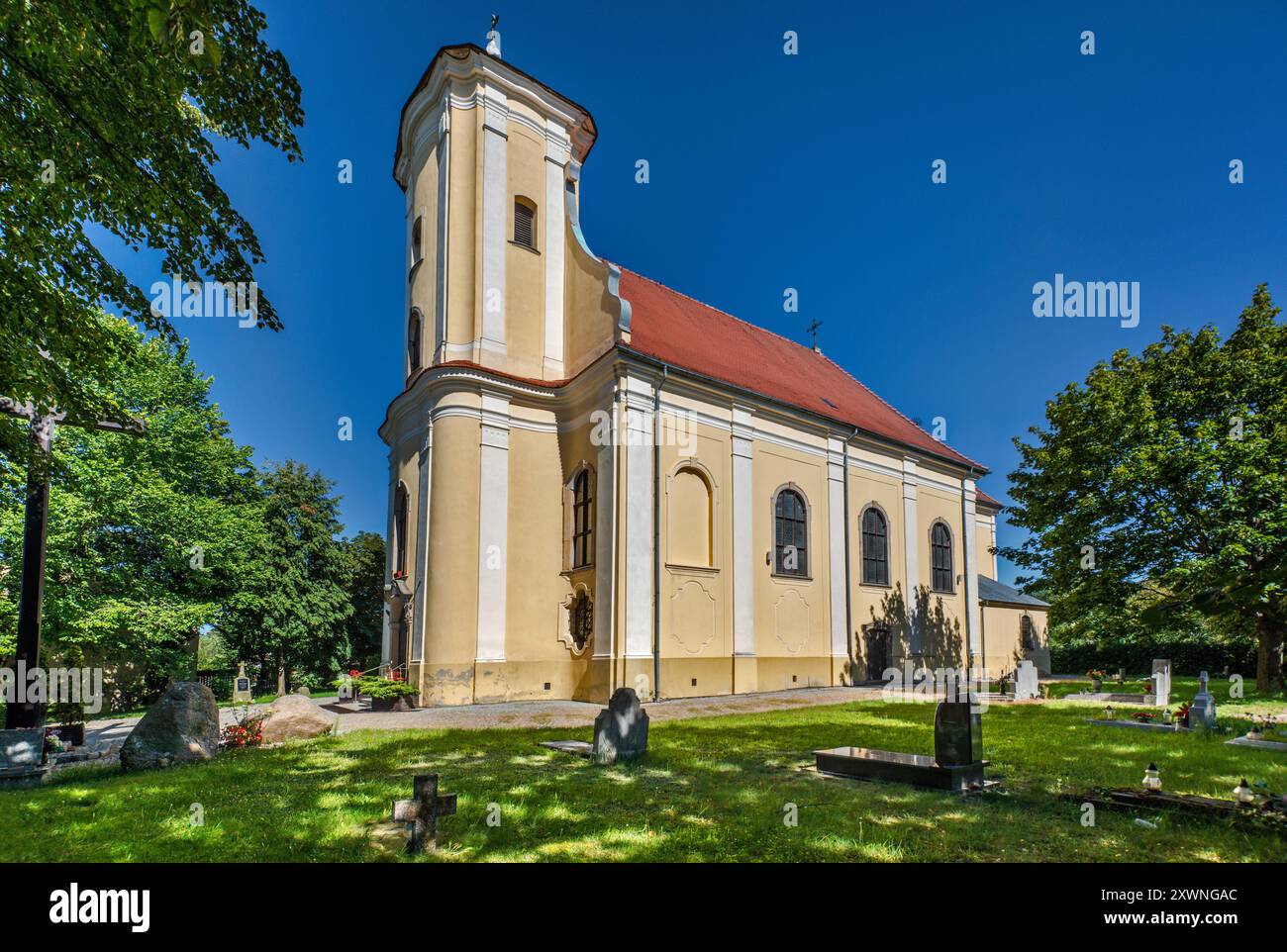 Kirche Saint Charles Borromeo (Carlo Borromeo), 1735, spätbarock, im Dorf Radziądz, Landschaftspark Barycztal, Niederschlesien, Polen Stockfoto