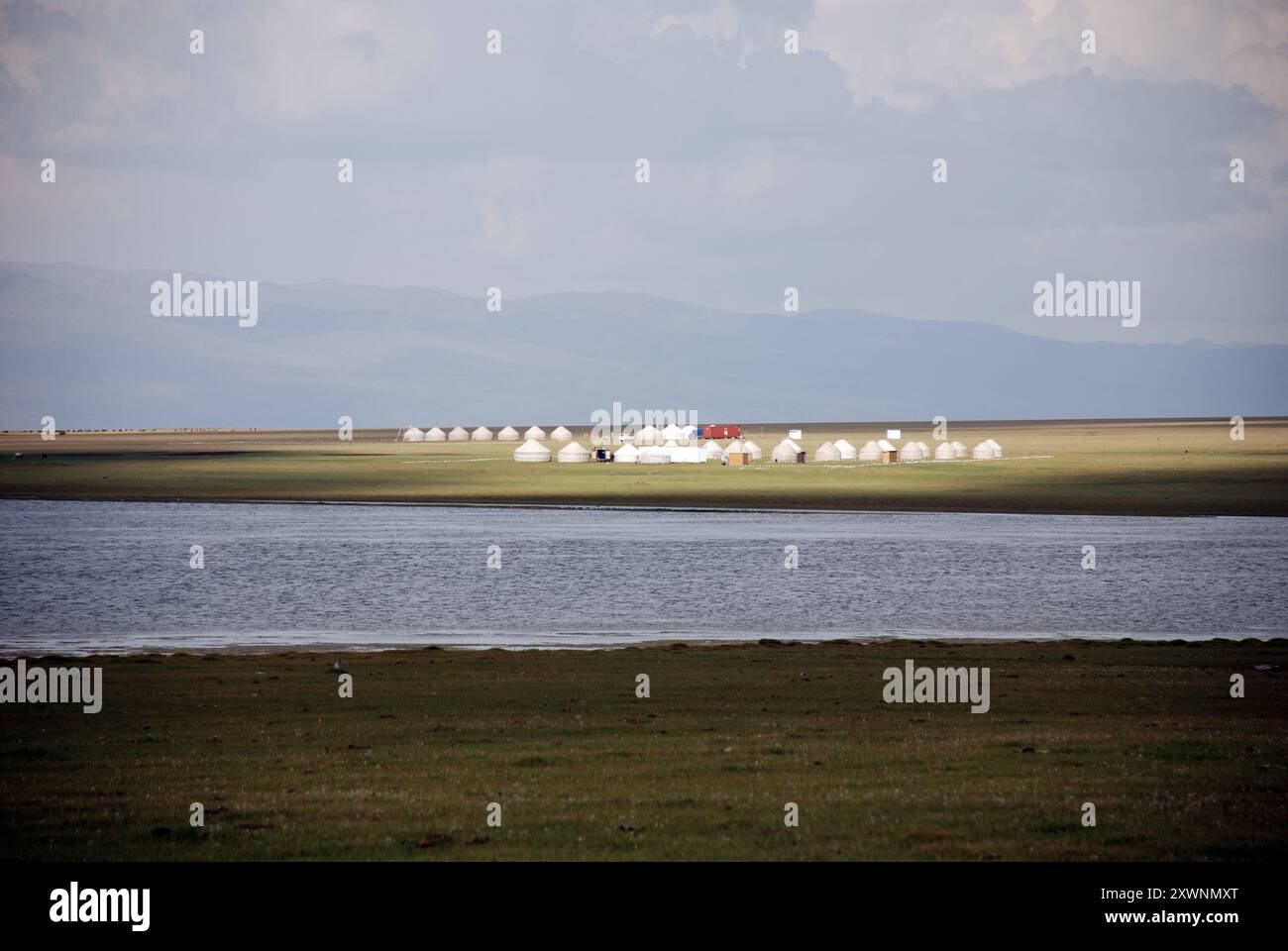 Ein touristisches Jurtenlager am Son kul See in Kirgisistan Stockfoto