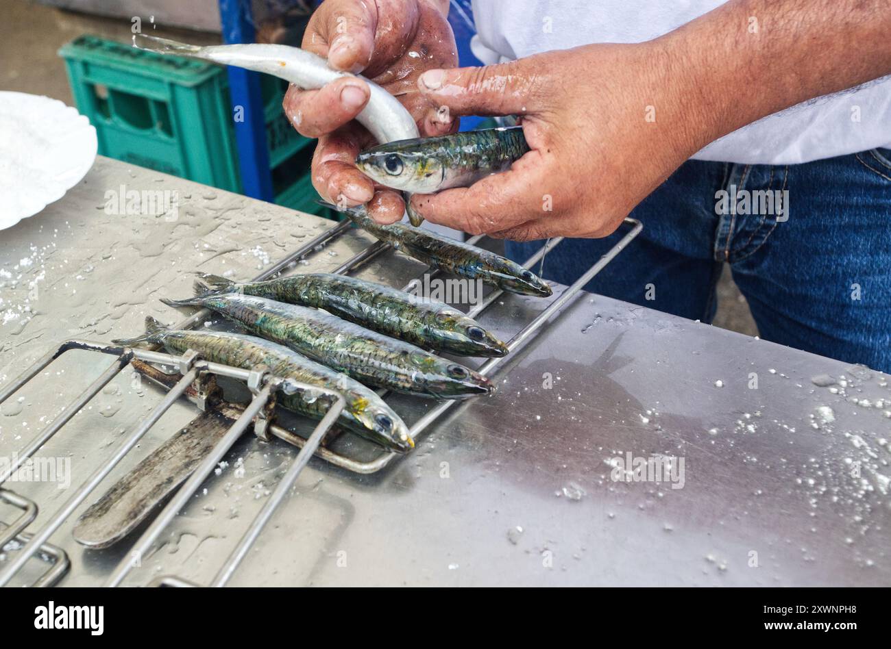 Sardinenfest, in Candás, Asturien, Spanien. Auf dem Paseo de San Antonio. Es ist ein beliebtes Festival. Stockfoto