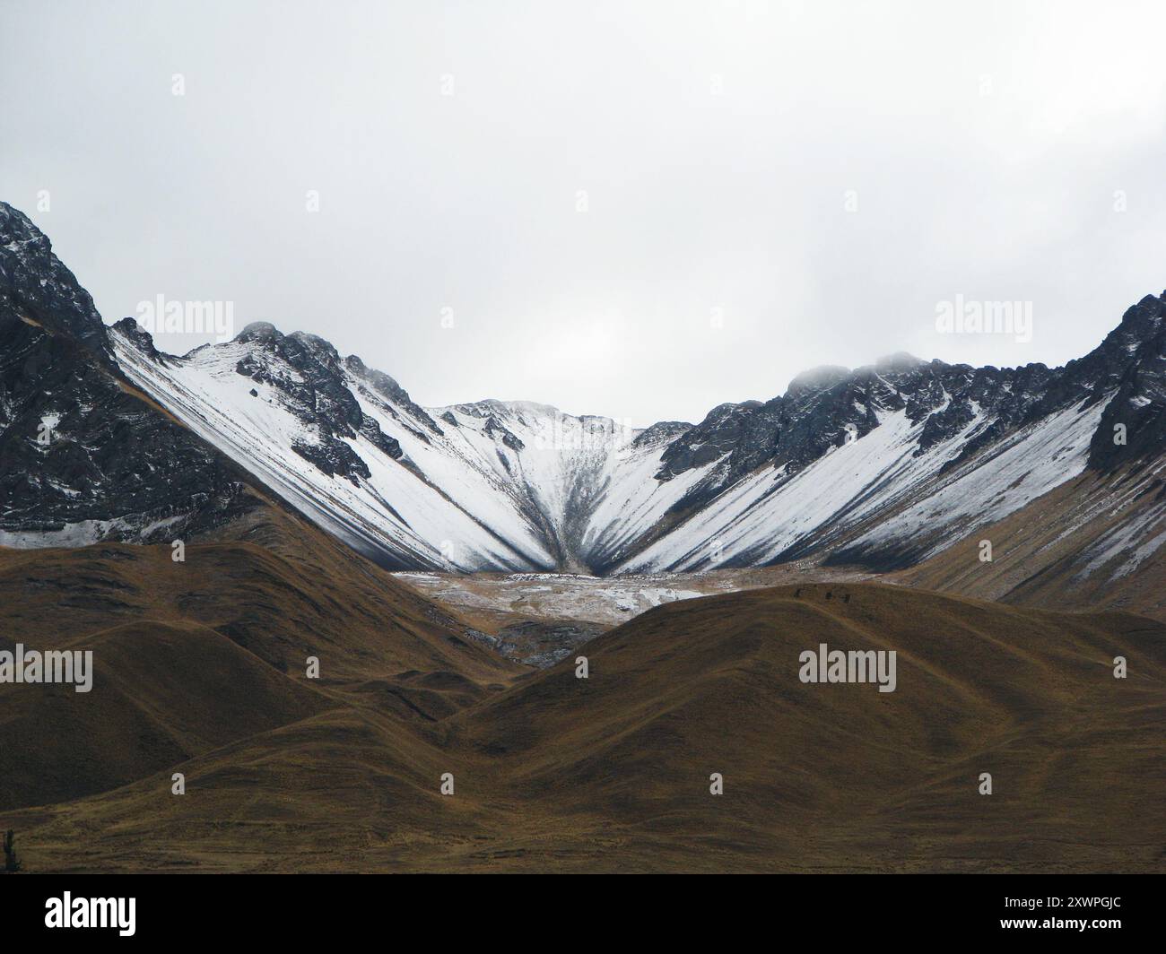 Gipfel des La Raya Gebirges in der Nähe von Layo, Peru Stockfoto