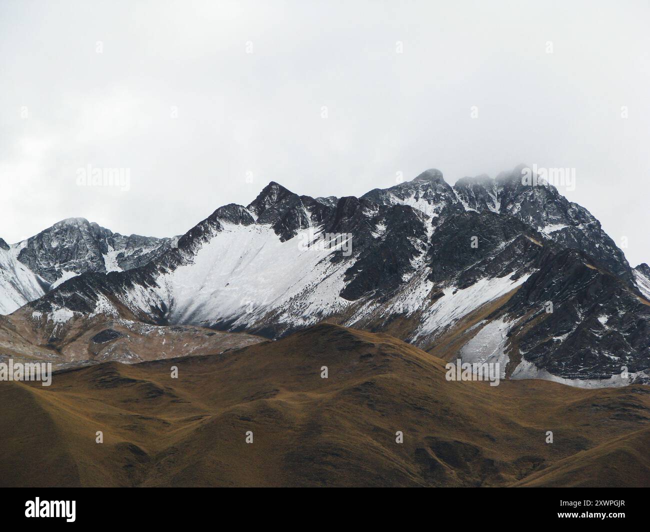 Gipfel des La Raya Gebirges in der Nähe von Layo, Peru Stockfoto