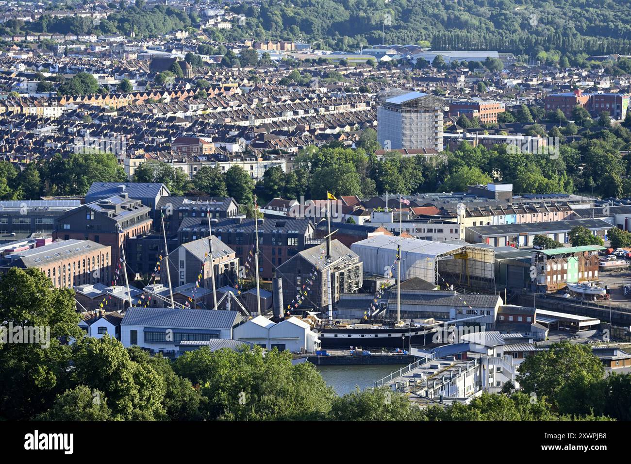 Blick über Bristol Docks mit Brunels SS Great Britain, Wohngegenden von Southville und Bedminster, UK vom Cabot Tower aus Stockfoto