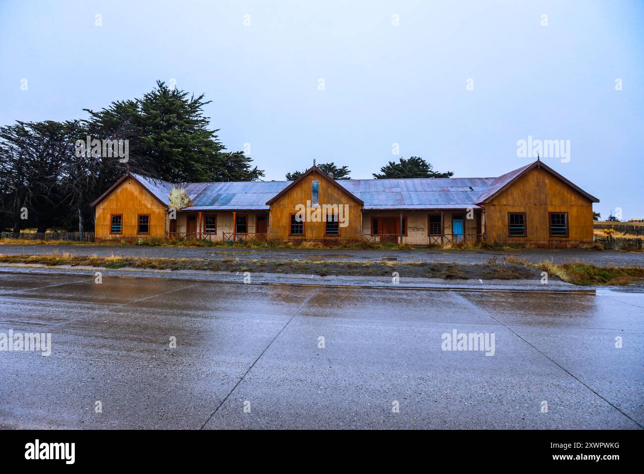 Verlassene Gebäude auf dem Weg zum Fire Land in San Gregorio, Chile Stockfoto