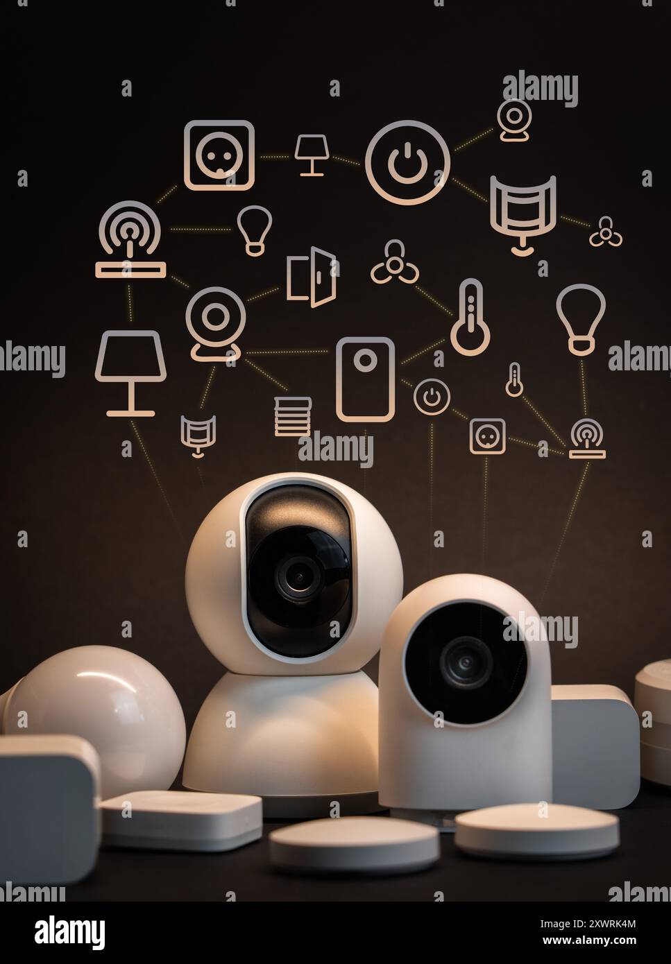 Smart-Home-Geräte vernetzen. Symbole für das Heimautomatisierungssystem. Dunkler Hintergrund. Stockfoto