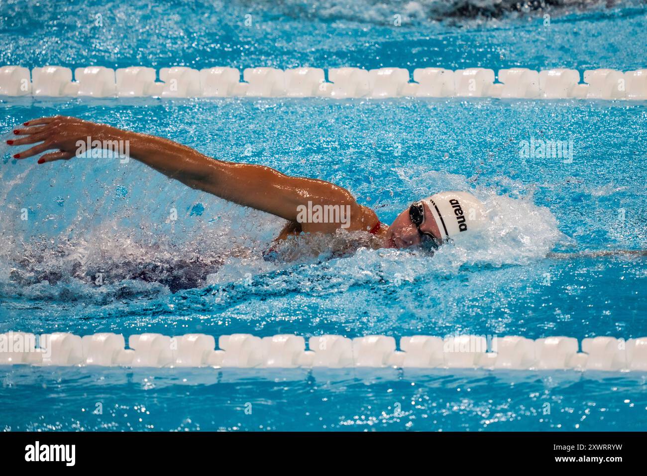 Kate Douglass (USA) trat bei den Olympischen Sommerspielen 2024 in der 200-Meter-Einzelmedley-Hitze der Frauen an. Stockfoto