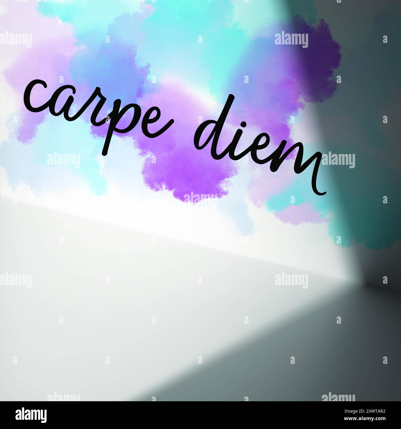 Motivation durch den Satz "Carpe diem" an einer Wand. Lassen Sie die Zeit nicht nutzlos vergehen, sondern nutzen Sie den Tag, um sie mit Bedeutung zu füllen. Version 2. Stockfoto