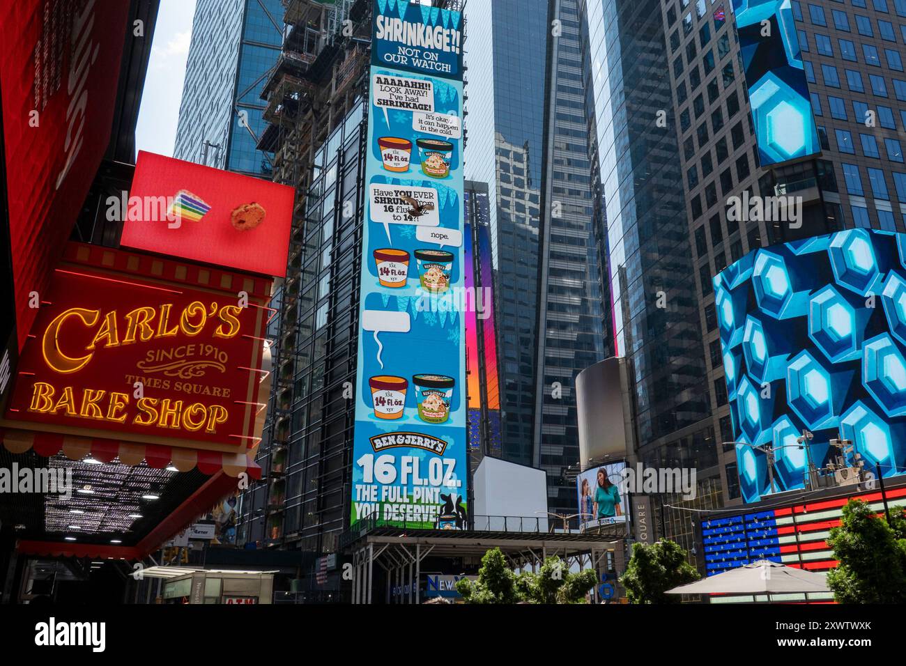 Elektronische Werbetafeln im Times Square, New York City, USA 2024 Stockfoto