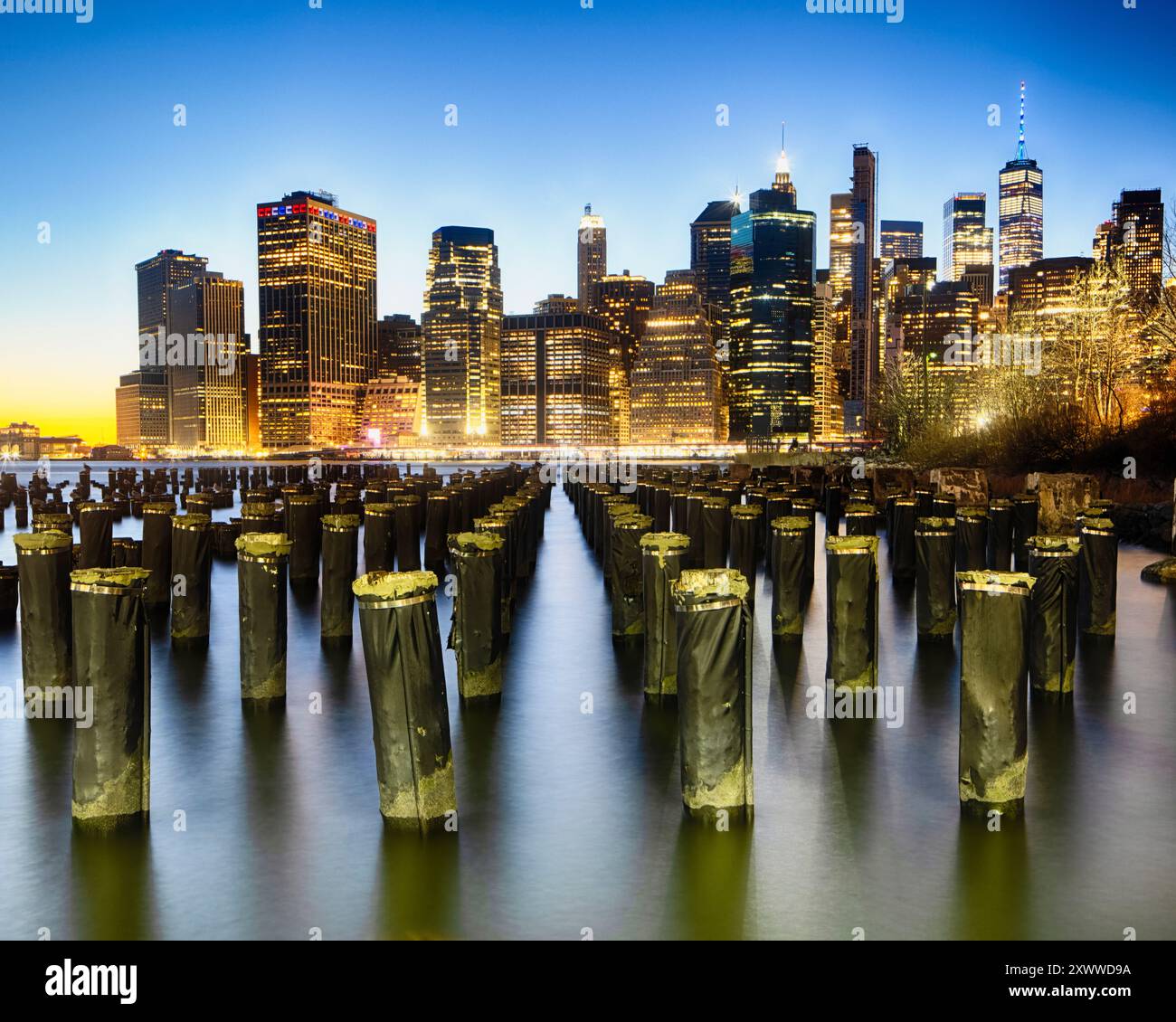 Lower Manhattan Night View von Brooklyn, New York City Stockfoto