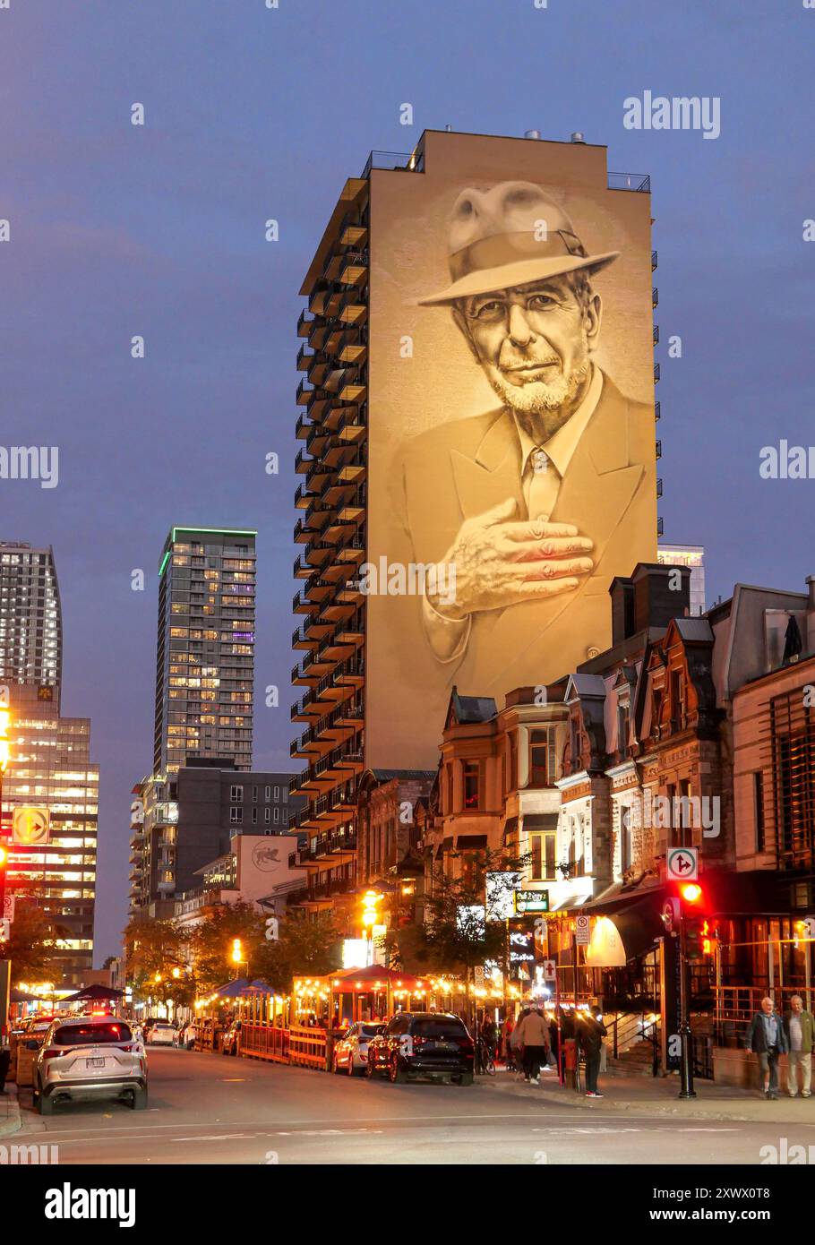 Kanada, Quebec, Montreal: Riesiges Wandbild zu Ehren von Leonard Cohen, Songwriter aus Montreal, in der Crescent Street im Stadtteil Ville-Marie. Hier bei ni Stockfoto
