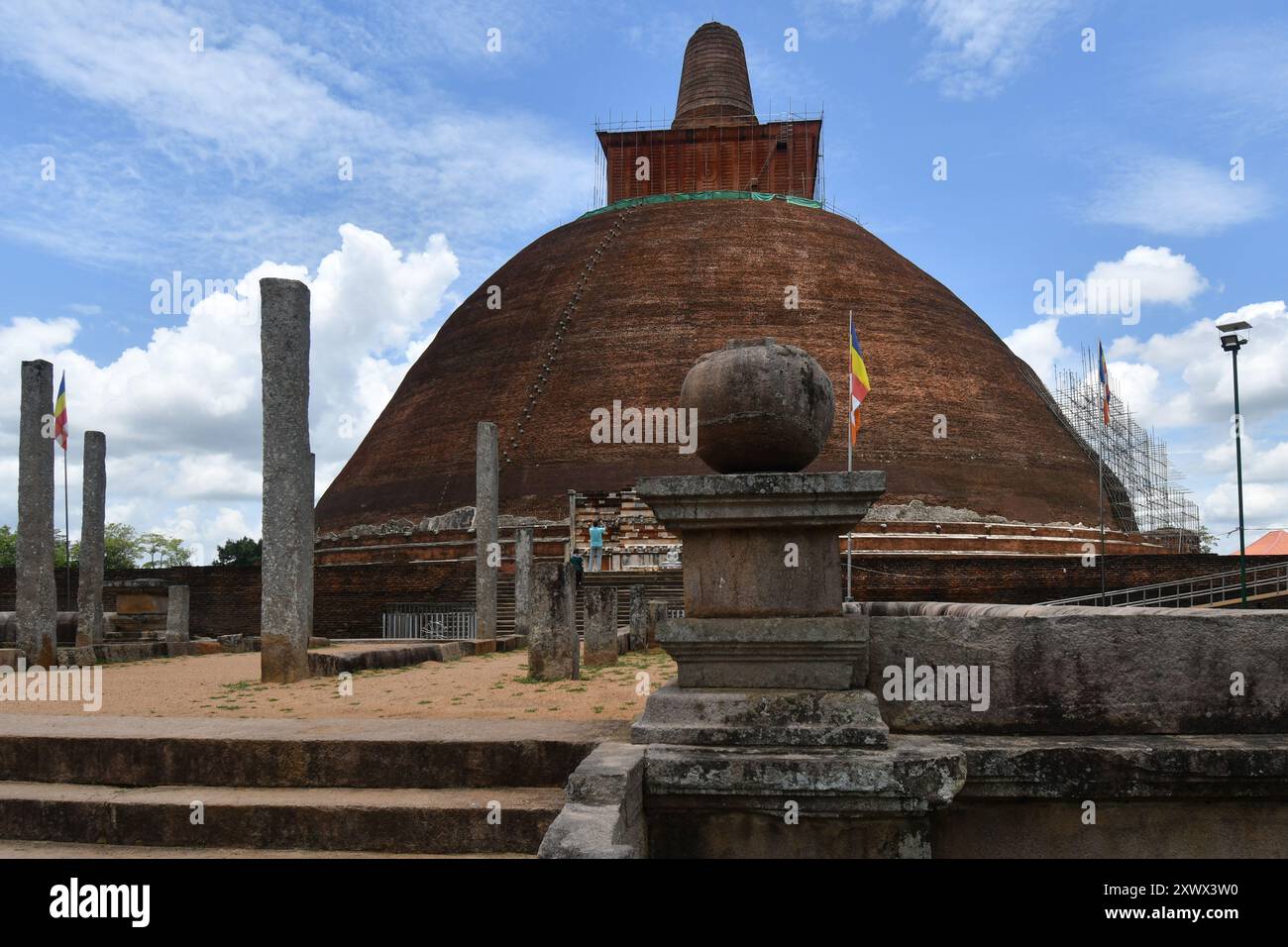 Die Jetavanaramayav-Ziegelstupa in Anuradhapura ist einer der höchsten der Welt und wurde mit mehr als 93 Millionen Ziegeln gebaut. (CTK Photo/P Stockfoto