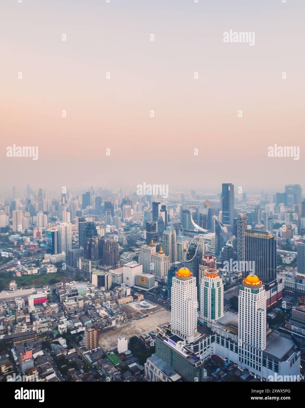 Bangkok, Thailand - 11. februar 2024: Blick auf die moderne Innenstadt von Bangkok in Bangkok in Thailand Stockfoto