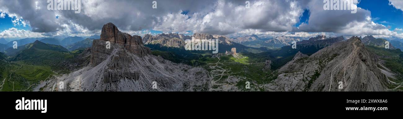 Cinque 5 torri fünf Türme aus der Vogelperspektive der Dolomiten im Trentino, Südtirol in Norditalien. Stockfoto