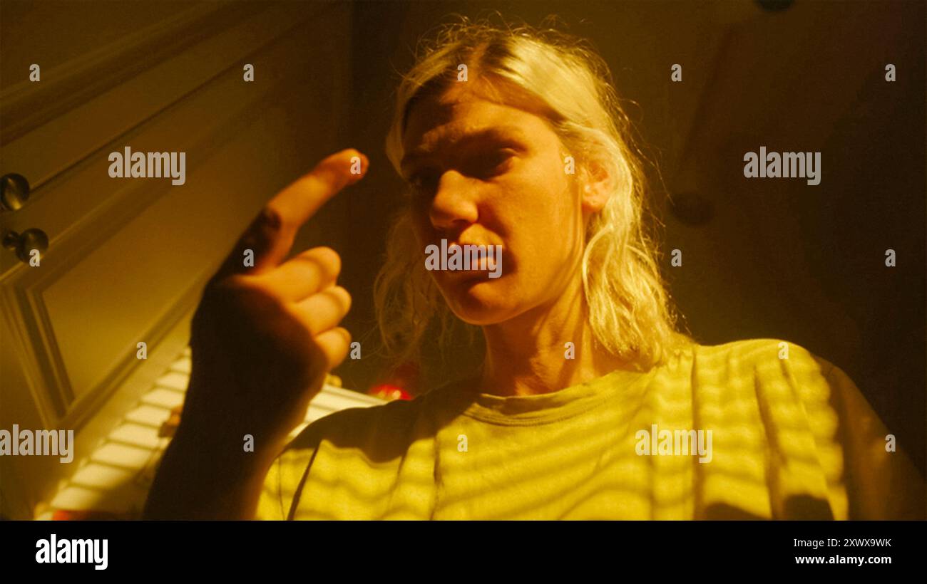 Booger (2024) von Mary Dauterman mit Grace Glowicki, Garrick Bernard und Heather Matarazzo. Nach dem Tod ihres besten Freundes Izzy konzentriert Anna ihre ganze Aufmerksamkeit auf Booger, die streunende Katze, die sie und Izzy aufgenommen haben. Als Booger sie beißt, beginnt sie eine seltsame Verwandlung zu durchlaufen. Publicicty still ***NUR REDAKTIONELLE VERWENDUNG***. Quelle: BFA / Visit Films Stockfoto