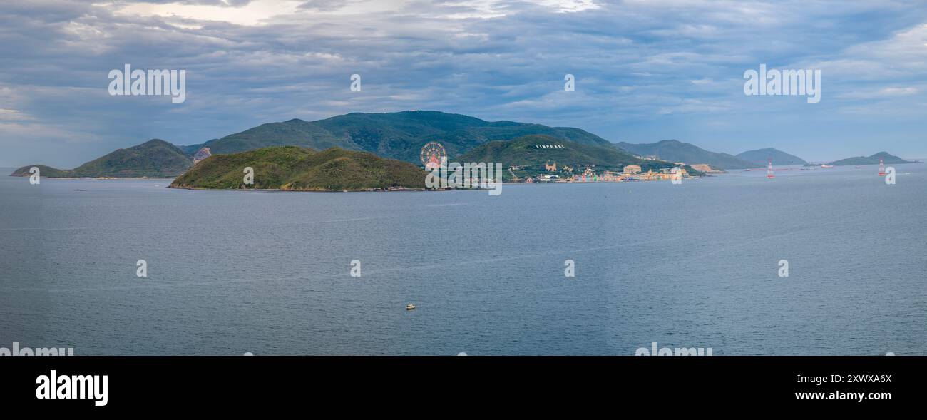 5. Juni 2024: Panoramablick auf die Küstenstadt Nha Trang, Vietnam Stockfoto