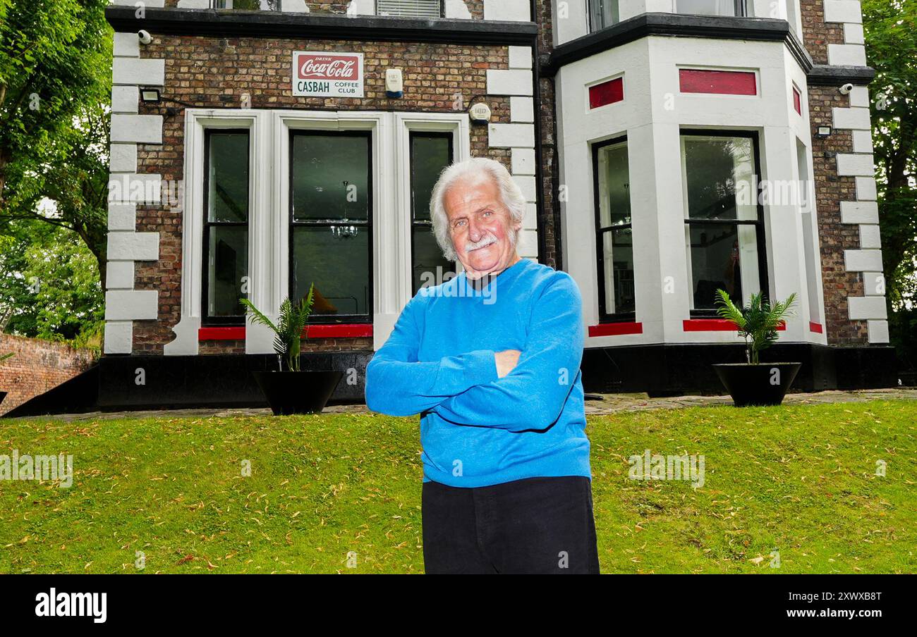 Original Beatles Schlagzeuger Pete Best at 8 Hayman's Green im Derby-Viertel von Liverpool, dem Ort des Casbah Clubs, wo die Beatles ihre Karriere begannen, die als Airbnb gegründet wurde. Die Mutter von Best, Mona, führte die Casbah von 1959 bis 1962 im Kohlekeller ihres Hauses in West Derby, Liverpool, und die lokalen Teenager, die Quarrymen, spielten die Eröffnungsnacht im August 1959. Mitglieder der Quarrymen bildeten dann die Beatles. Bilddatum: Mittwoch, 21. August 2024. Stockfoto