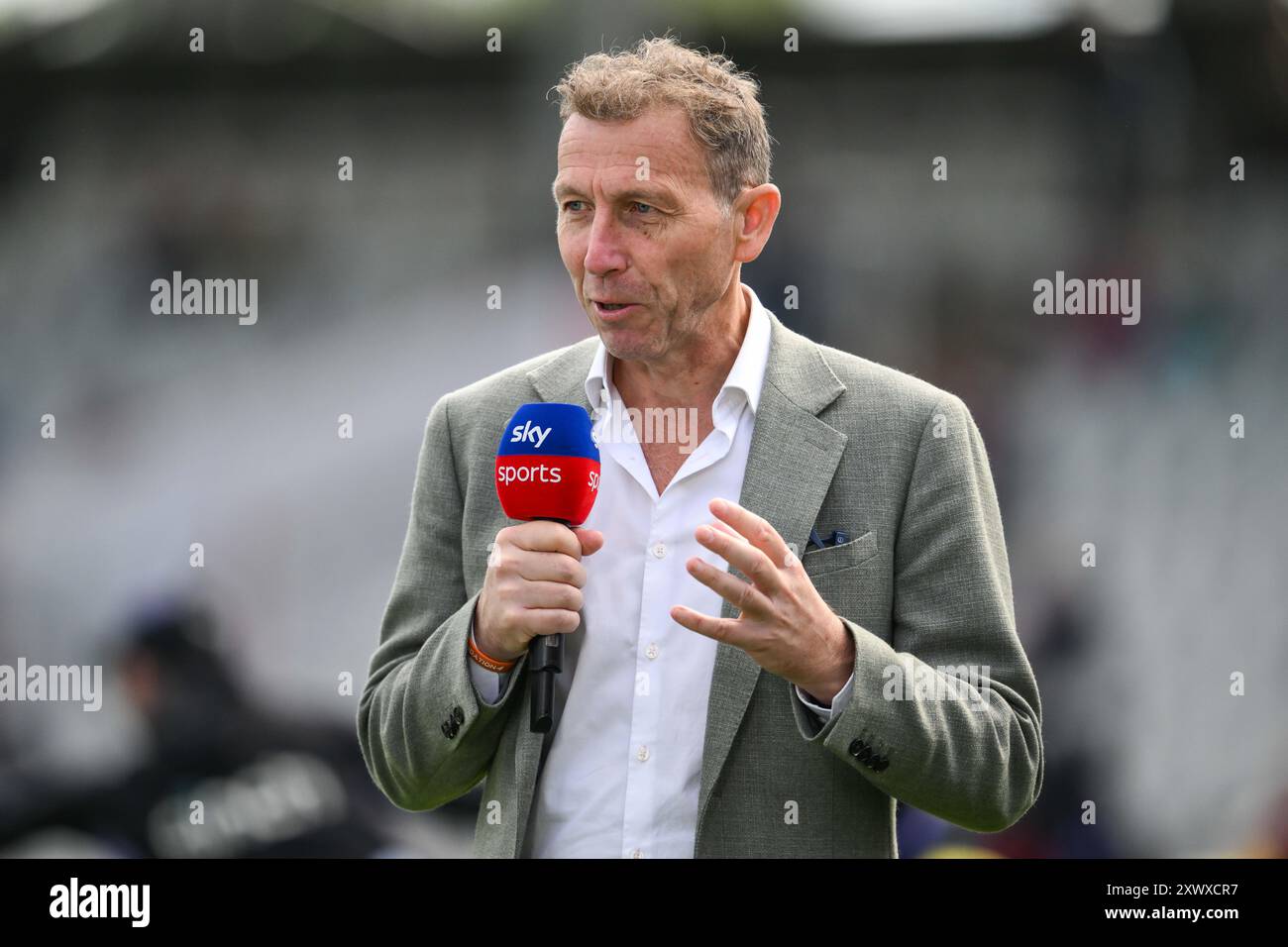 Michael Atherton Sky-Experte vor England Men V, Sri Lanka. , . (Foto: Craig Thomas/News Images) in, am 20.08.2024. (Foto: Craig Thomas/News Images/SIPA USA) Credit: SIPA USA/Alamy Live News Stockfoto