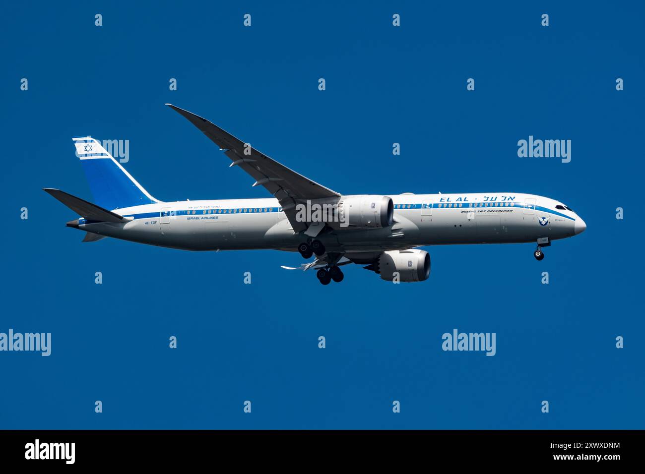 El Al Boeing 787-9 Dreamliner 4X-EDF überfliegt den Windsor Great Park vor der Landung am Flughafen Heathrow, 07.08.2024. Credit JTW Aviation Images / Alamy Stockfoto