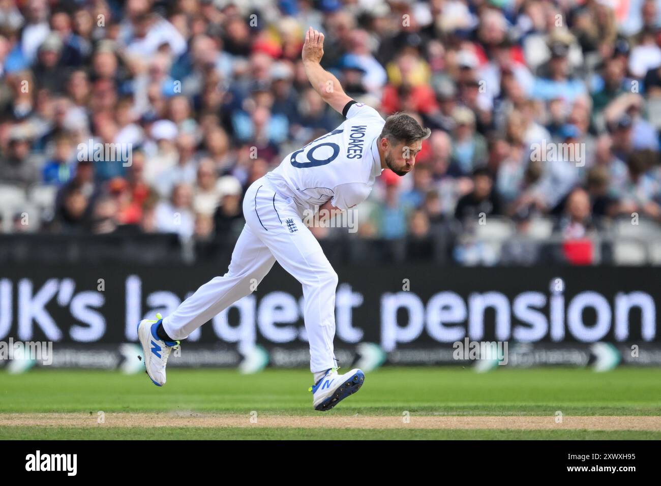 Chris Woakes of England eröffnet das Bowling während des 1. Rothesay Test Matches England Men gegen Sri Lanka in Old Trafford, Manchester, Großbritannien, 20. August 2024 (Foto: Craig Thomas/News Images) Stockfoto