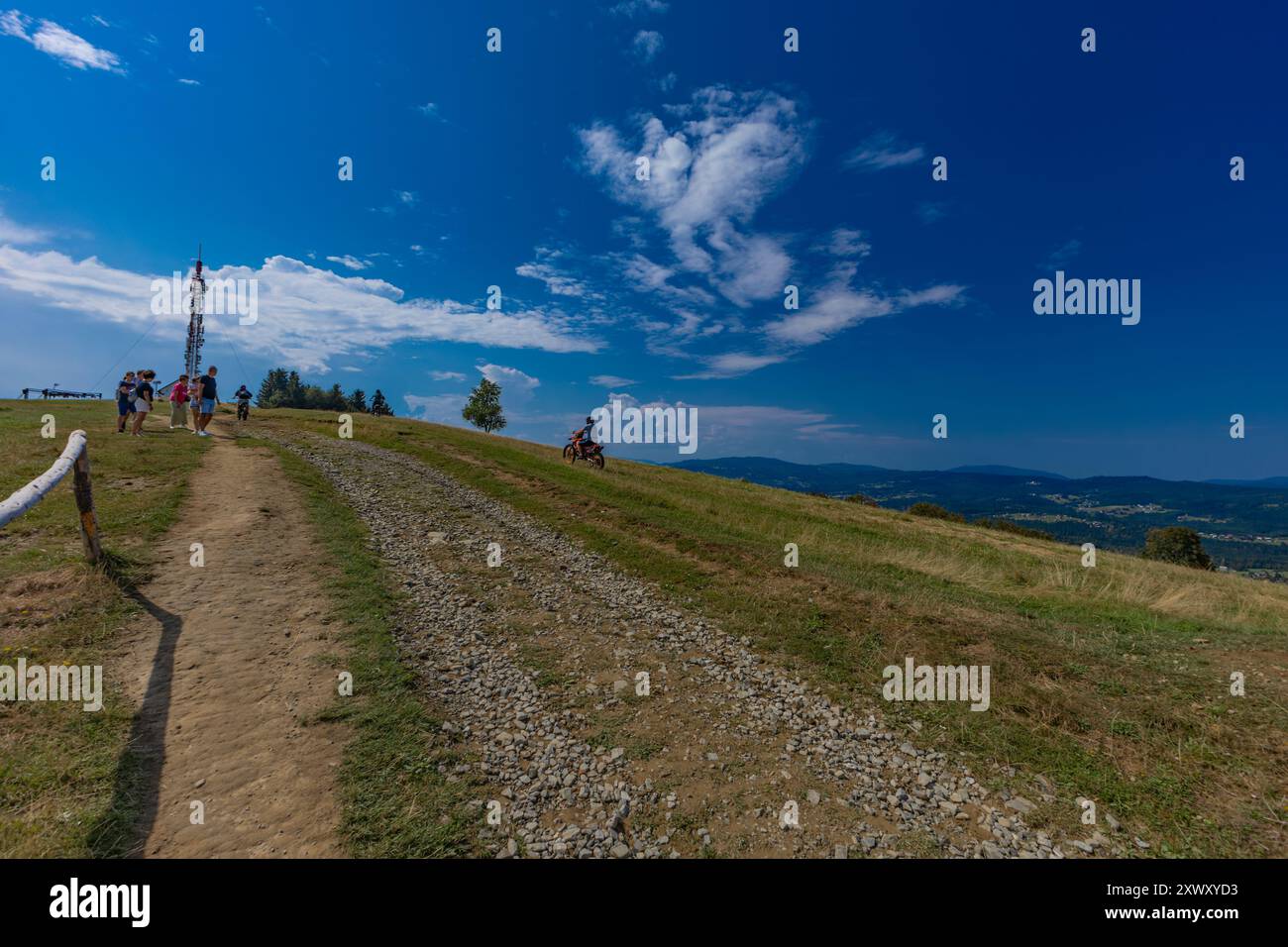 Blick auf die Berge der Schlesischen Beskiden vom Ochodzita-Gipfel, Panorama der Region Koniaków Stockfoto