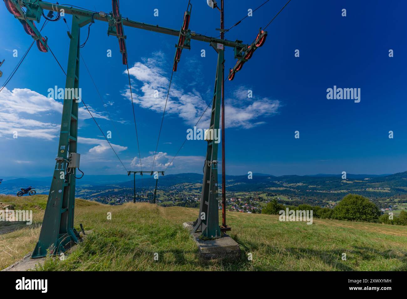 Blick auf die Berge der Schlesischen Beskiden vom Ochodzita-Gipfel, Panorama der Region Koniaków Stockfoto