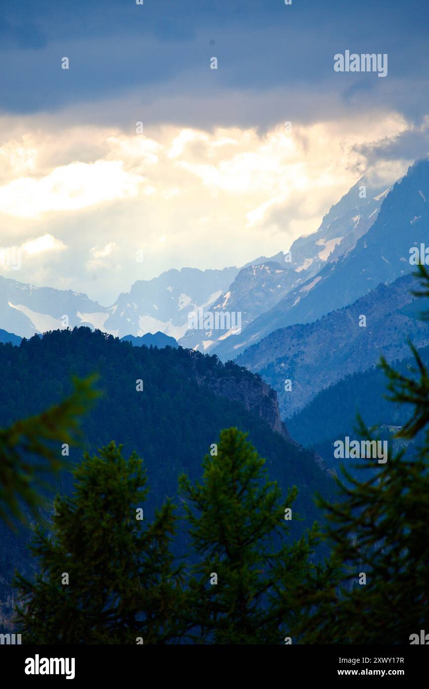 Hohe Berge in italienischer Landschaft. Wunderschöne Landschaft von Turin. Stockfoto