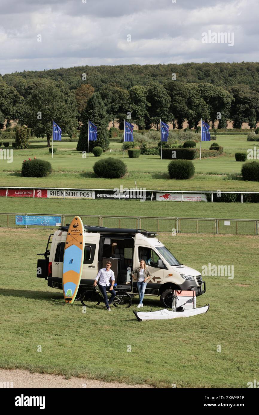 21.08.2024. Düsseldorf. Zum Caravan Salon 2024 präsentiert die Messe Düsseldorf auf der Galopprennbahn Grafenberg verschiedene Sport- und Freizeitgerä Stockfoto