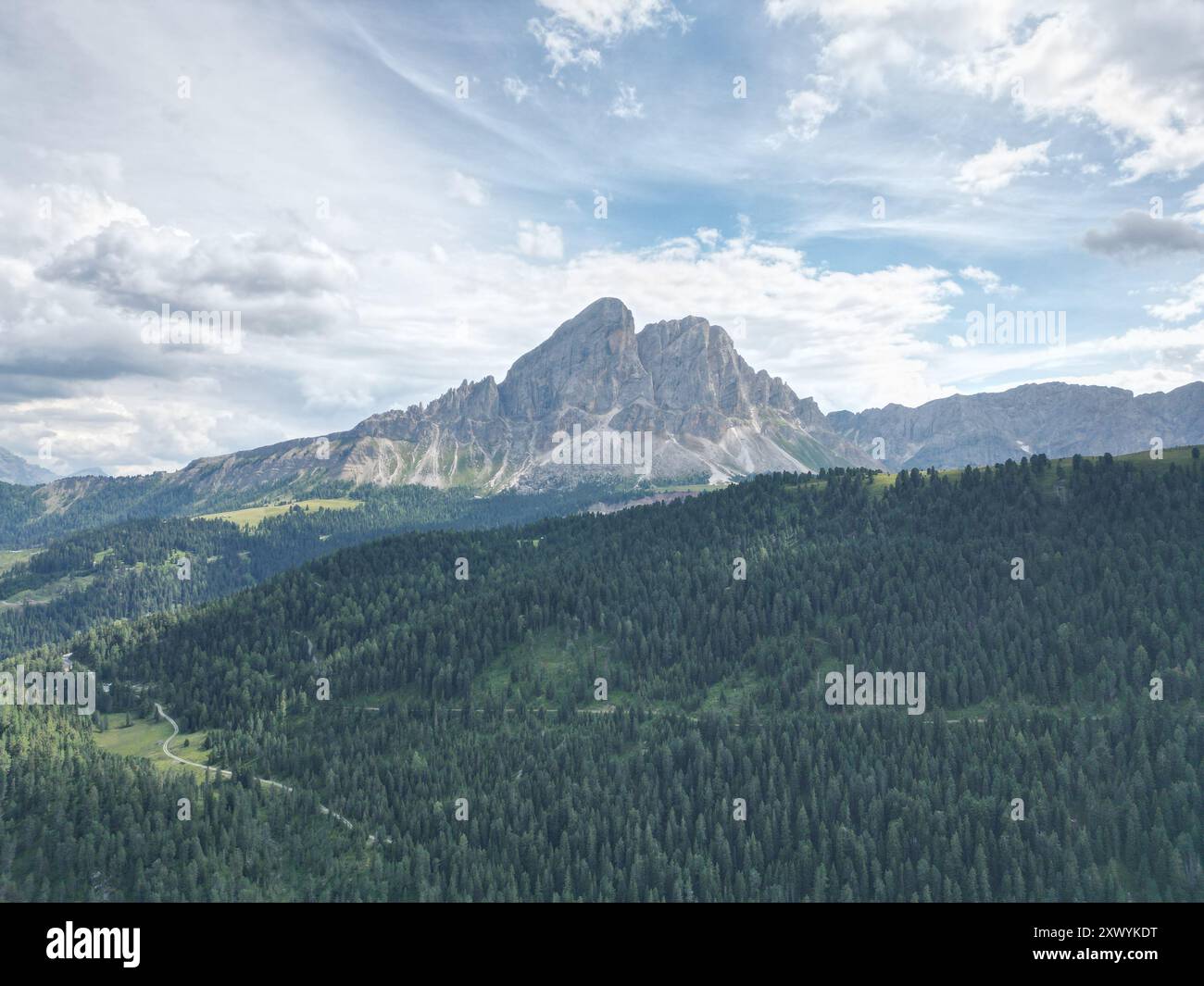 Der Sass de Putia aus der Vogelperspektive der Dolomiten im Trentino, Südtirol in Norditalien. Stockfoto