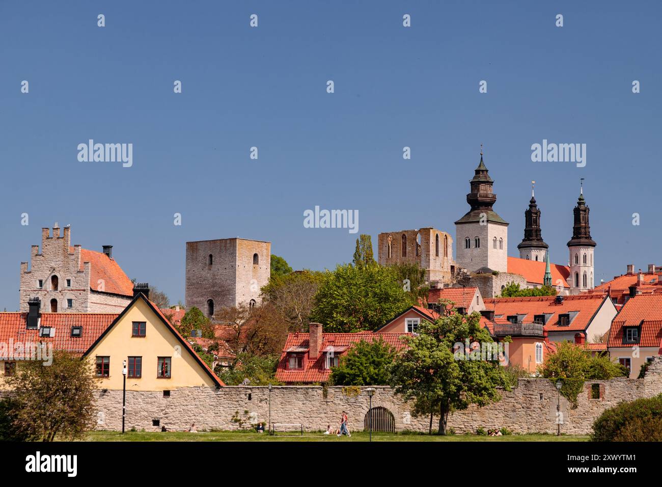 Altstadt und Mauern von Visby, Gotland, Schweden Stockfoto