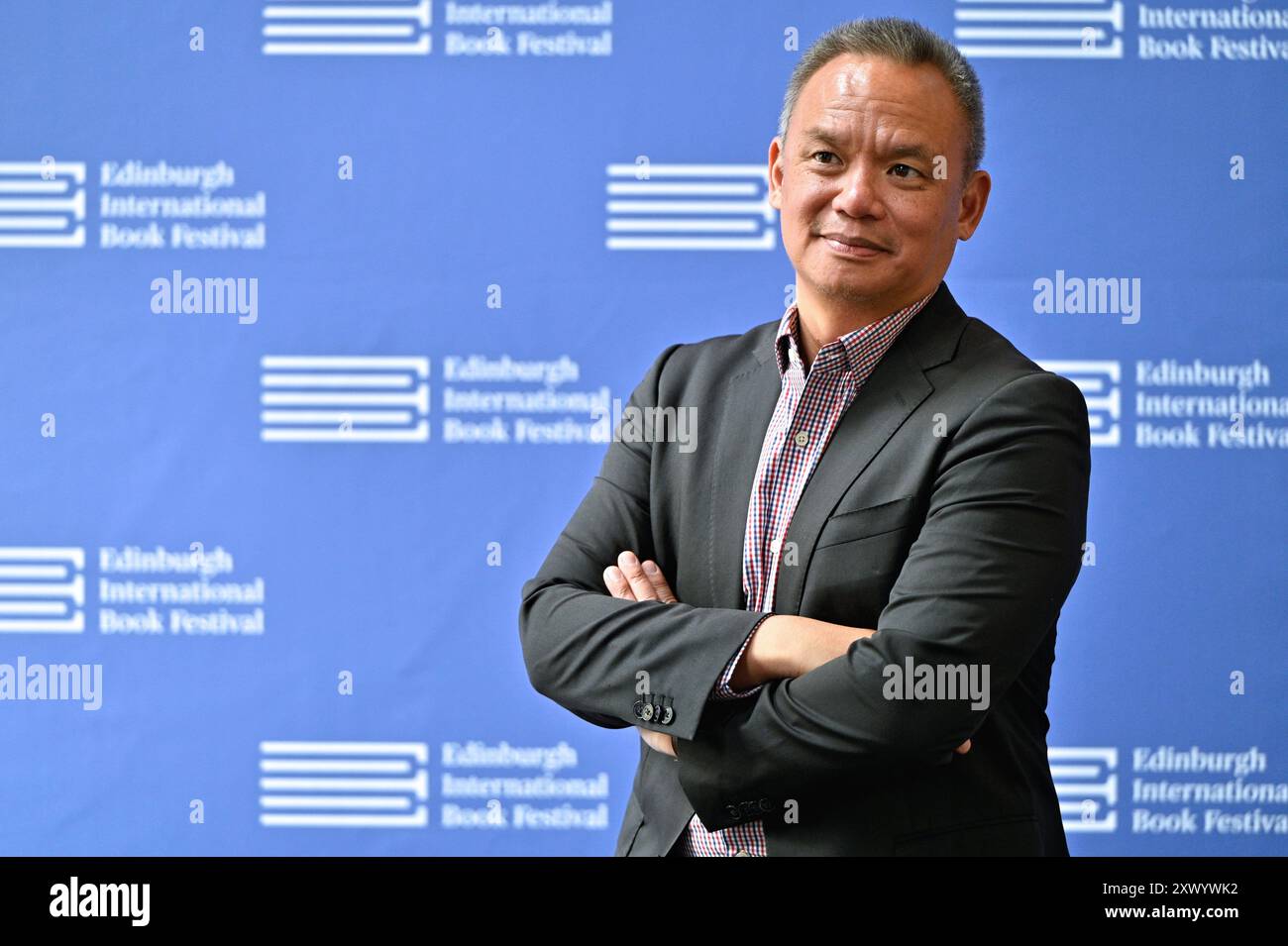 Edinburgh, Schottland, Großbritannien. August 2024. Edinburgh International Book Festival: Edward Wong, US-amerikanischer Journalist und diplomatischer Korrespondent der New York Times, beim offiziellen Fotogespräch. Quelle: Craig Brown/Alamy Live News Stockfoto