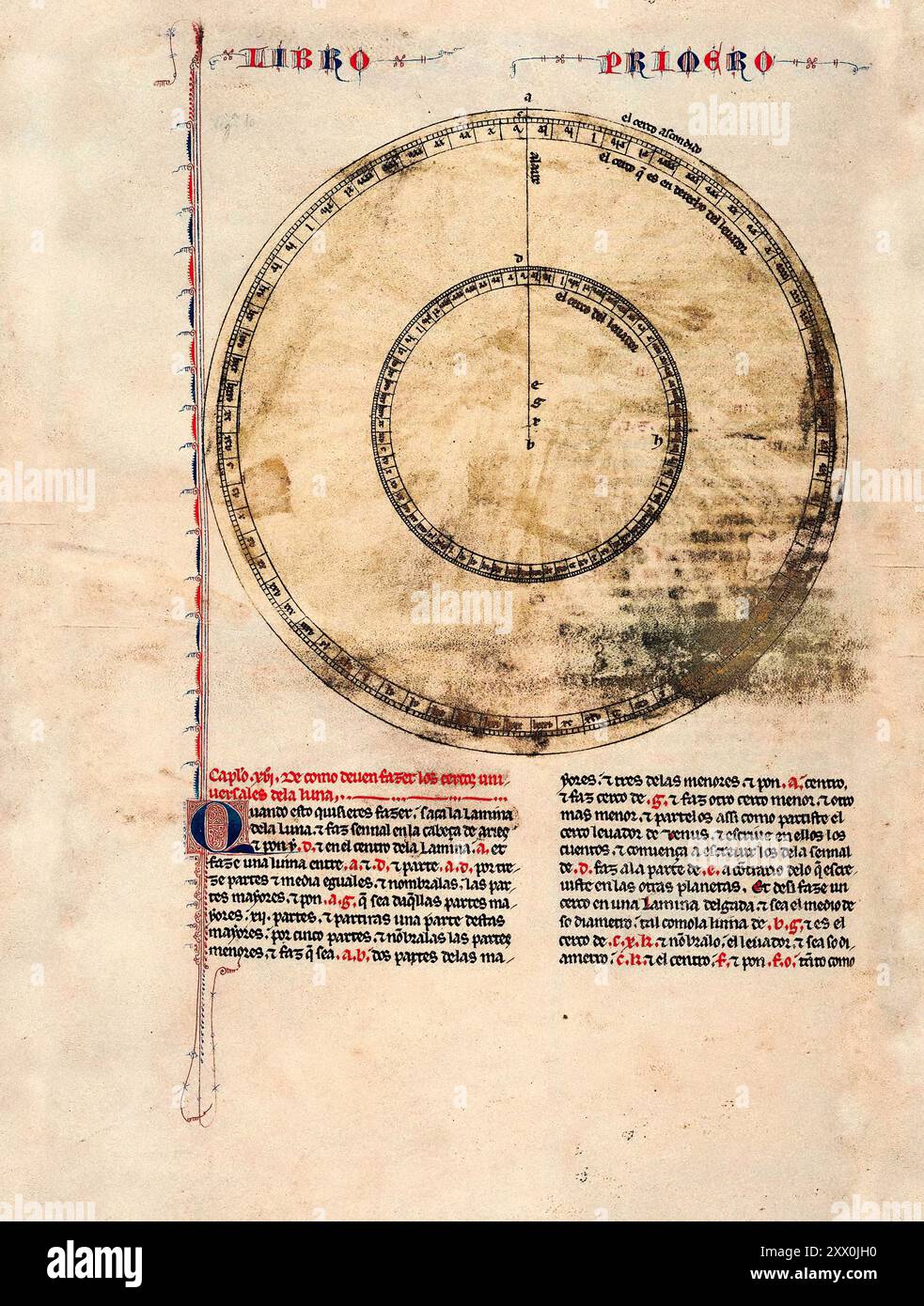 Mittelalterliche Handschrift der Astronomie (Libros del saber de astronomia, 1276 bis 1279) die Handschrift umfasst einen Teil von Abhandlungen über die Wissenschaft der himmlischen Körper und die Instrumente, die in ihrer Untersuchung verwendet werden. Rote Absatzzeichen markieren den Anfang jedes Absatzes; Großbuchstaben sind mit roten Details verziert. Besonders hervorzuheben sind die roten und blauen Tinteninitialen und die Kartuschen in kalligraphischer Filigranie und repräsentativ für die gotischen und mudéjar-Einflüsse in der Dekoration. Stockfoto