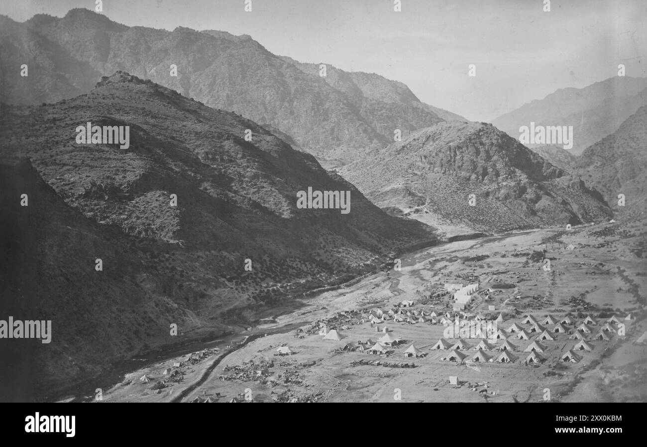 Zweiter Anglo-Afghanischer Krieg. Vintage-Foto von Ali Masjid und dem British Camp. Afghanistan. 1878-1880 Stockfoto