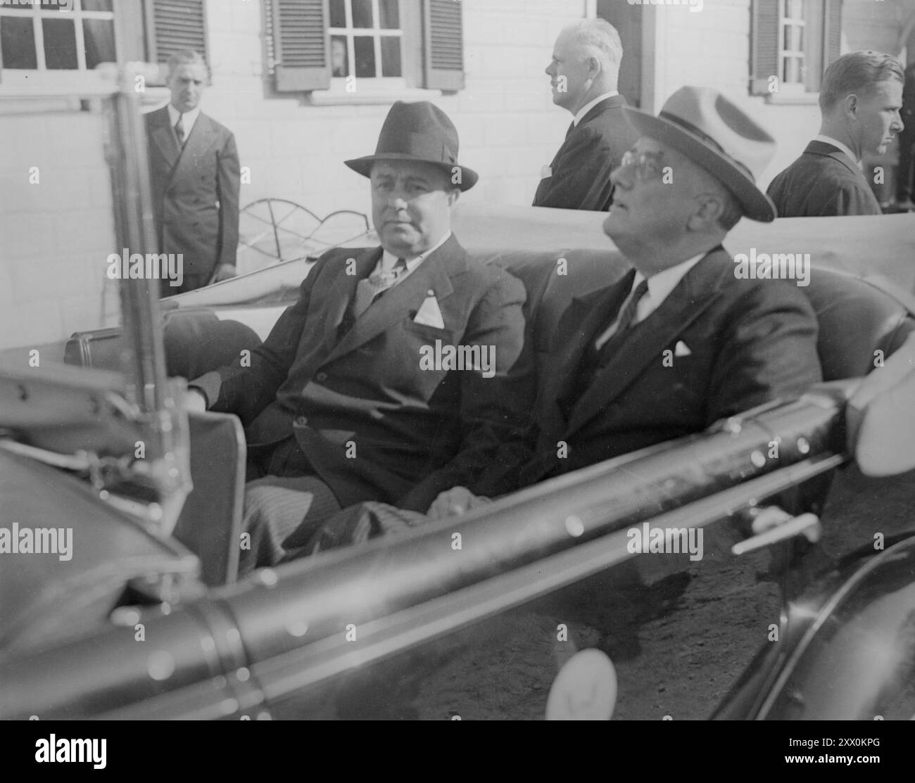 Präsident Franklin D. Roosevelt im Auto. Zwischen 1940 Und 1941. Stockfoto