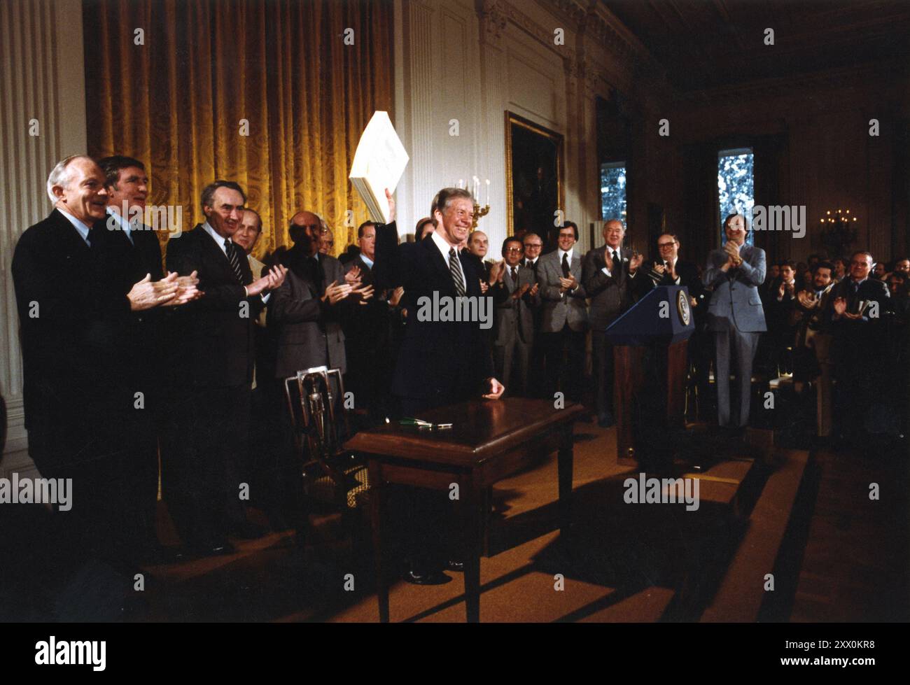 1980 unterzeichnete Präsident Jimmy Carter nach jahrelangen Debatten im Kongress den Alaska National Interest Lands Conservation Act (ANILCA). Oft als die bedeutendste Landschutzmaßnahme in der Geschichte unserer Nation bezeichnet, der Statute pro Stockfoto