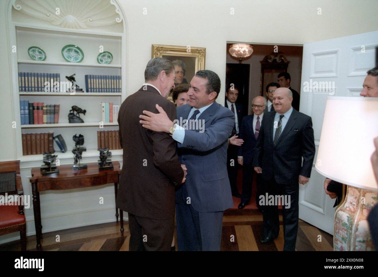 Treffen von Präsident Reagan mit dem ägyptischen Präsidenten Hosni Mubarak im Oval Office. 30. September 1983 Stockfoto