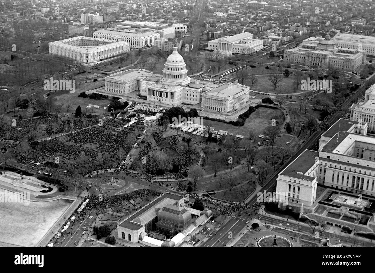 Ein Blick aus der Luft auf das US Capitol Building während der Amtseinführung von Präsident Ronald Reagan. Washington, District of Columbia (DC). Januar 1981 Stockfoto