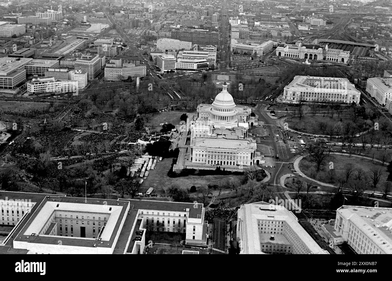 Ein Blick aus der Luft auf das US Capitol Building während der Amtseinführung von Präsident Ronald Reagan. Washington, District of Columbia (DC). Januar 1981 Stockfoto