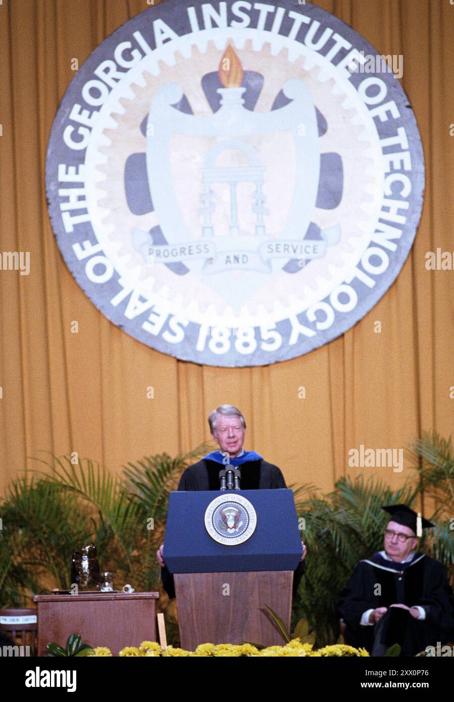 Präsident Jimmy Carter überbringt Bemerkungen bei einer Sonderkonvokation am Georgia Institute of Technology. Februar 1979. Stockfoto