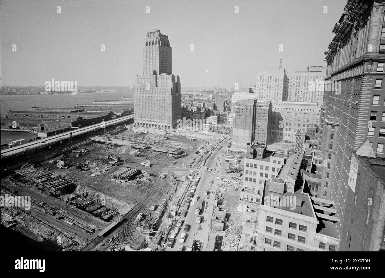 Vintage-Foto der Geschichte des World Trade Center Construction (New York City) / WKL. USA, NY, 11. März 1968. Von Warren K. Leffler, Foto zeigt die Baustelle des World Trade Centers in New York City. Stockfoto