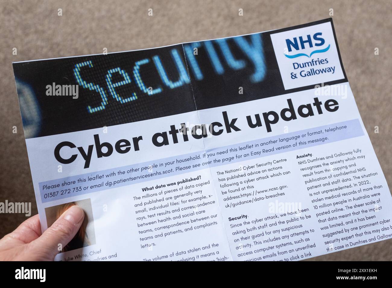 Informationsblatt von Dumfries und Galloway NHS an alle Bewohner der Region über den Cyberangriff Anfang 2024 und gestohlene persönliche Daten. Stockfoto