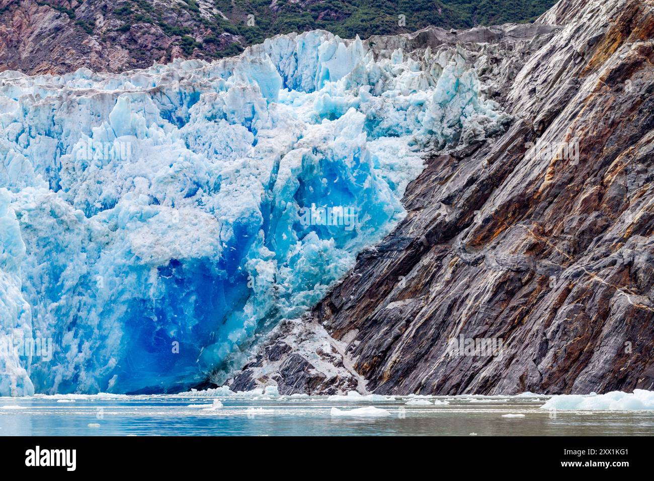 Malerische Ausblicke auf den südlichen Sawyer-Gletscher in der Tracy Arm-Fords Terror Wilderness Area im Südosten Alaskas, USA, Nordamerika Stockfoto