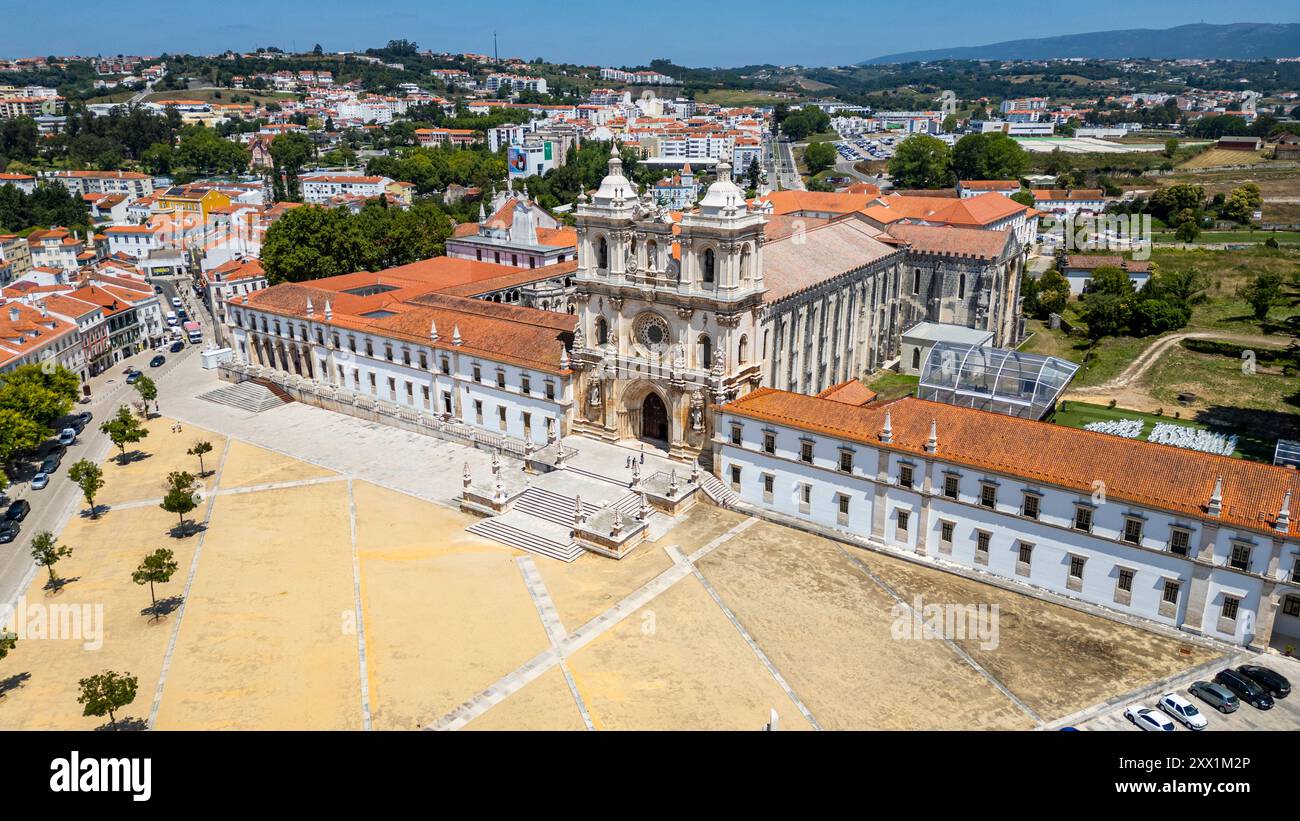 Luftaufnahme des Klosters von Alcobaca, UNESCO-Weltkulturerbe, Alcobaca, Oeste, Portugal, Europa Stockfoto