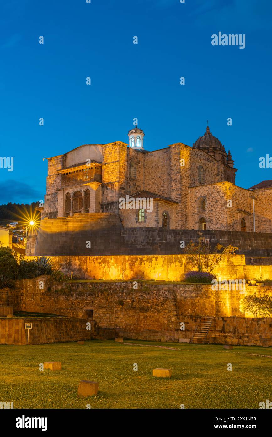 Coricancha und Kloster Santo Domingo bei Dämmerung, UNESCO-Weltkulturerbe, Cusco (Cuzco), Provinz Cusco, Region Cusco, Peru, Südamerika Stockfoto