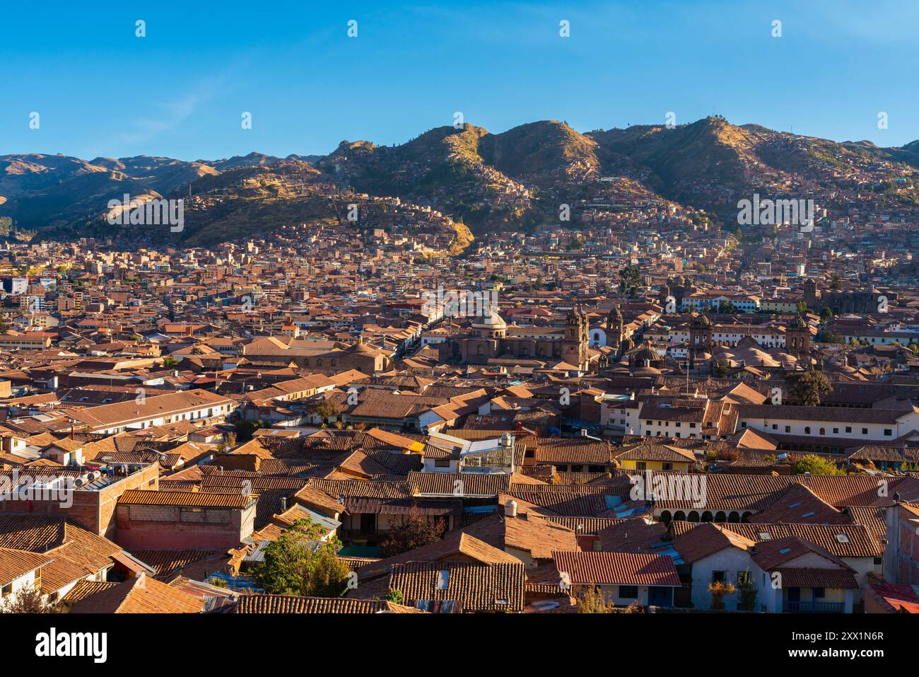 Erhöhter Blick auf die Kathedrale von Cusco (Cuzco) und die Kirche der Gesellschaft Jesu, Cusco (Cuzco), Provinz Cusco, Region Cusco, Peru Stockfoto