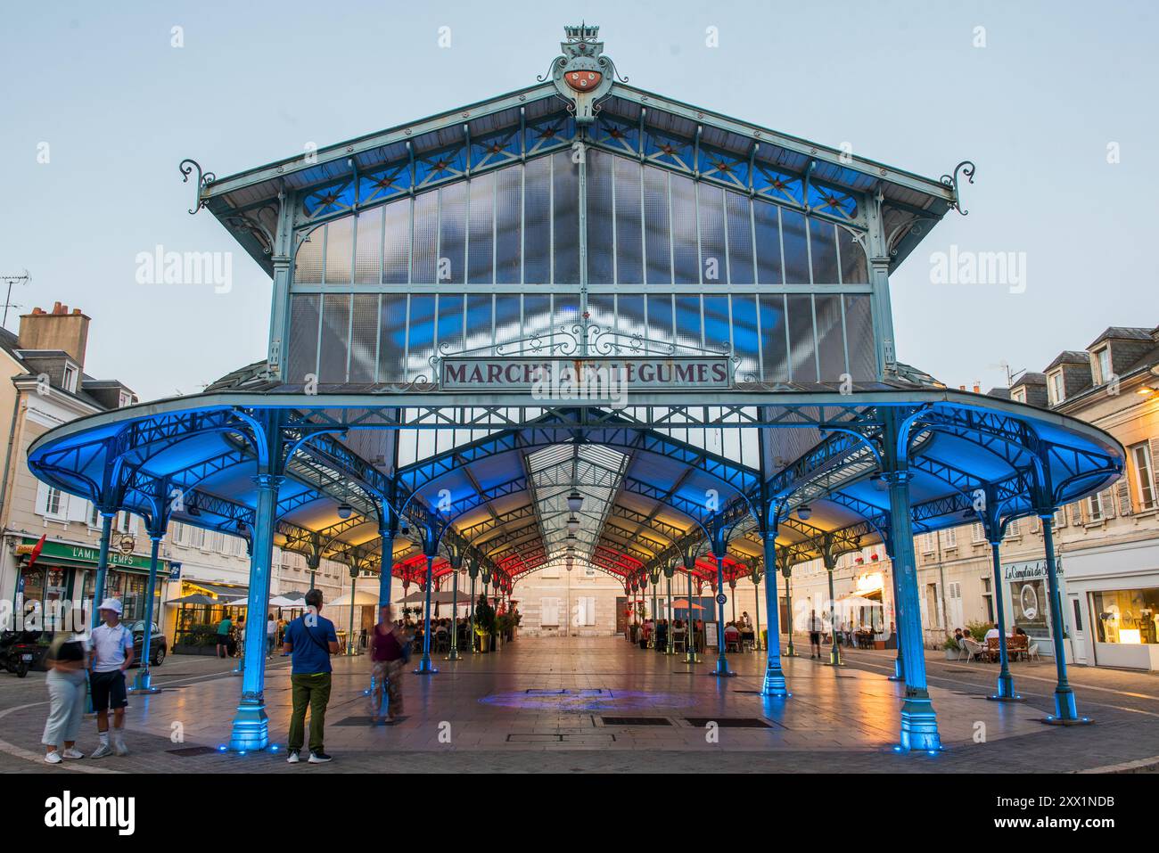 Hervorgehoben Baltard Covered Market am Place Billard, künstlerisches Design von MO-CA Illustration, Stadt Chartres Stockfoto