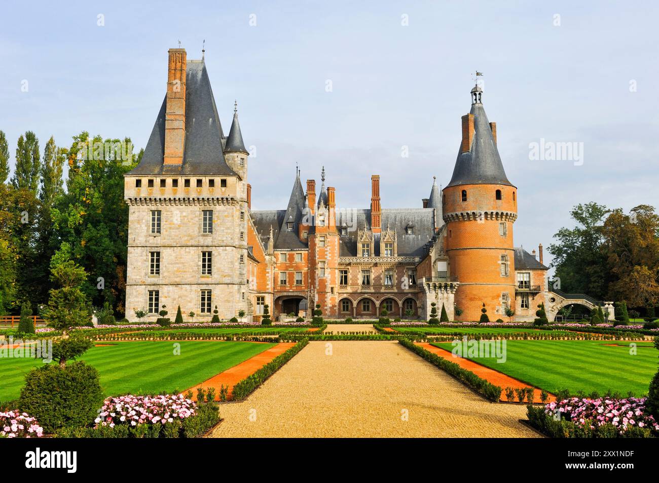 Formeller französischer Gartenstil, gestaltet vom Gärtner Patrick Pottier, Chateau de Maintenon, Abteilung Eure-et-Loir Stockfoto