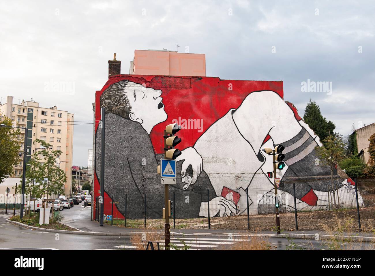 Wandgemälde, auf einer Wand, die zur Zerstörung verurteilt ist, von den Straßenkünstlern Ella und PITR, Chateaucreux Station District, Saint-Etienne Stockfoto