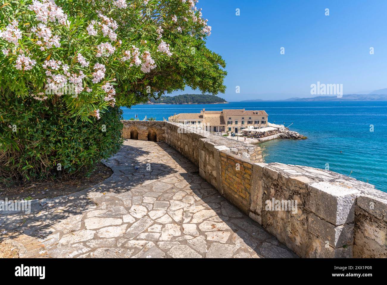 Blick auf Faliraki Korfu in Korfu Stadt, Korfu, Ionisches Meer, griechische Inseln, Griechenland, Europa Stockfoto