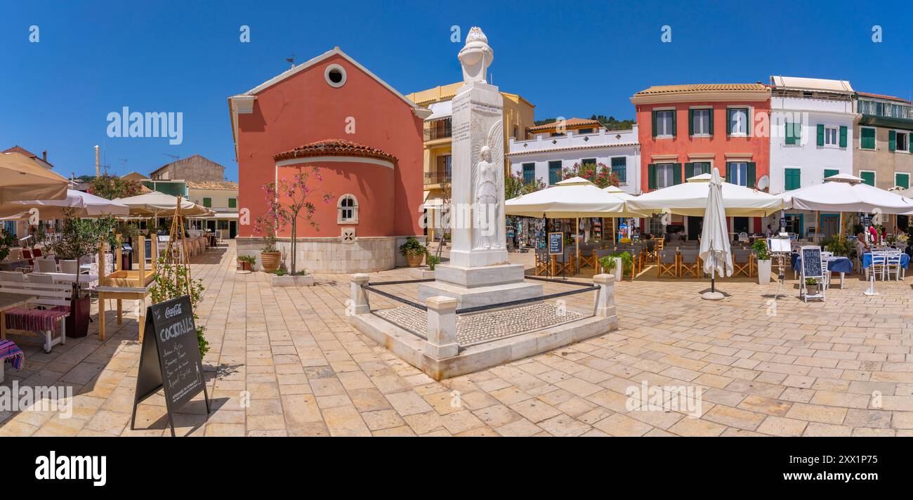 Blick auf die Himmelfahrt des Herrn Heilig-Orthodoxe Kirche in Gaios Stadt, Paxos, Ionisches Meer, griechische Inseln, Griechenland, Europa Stockfoto