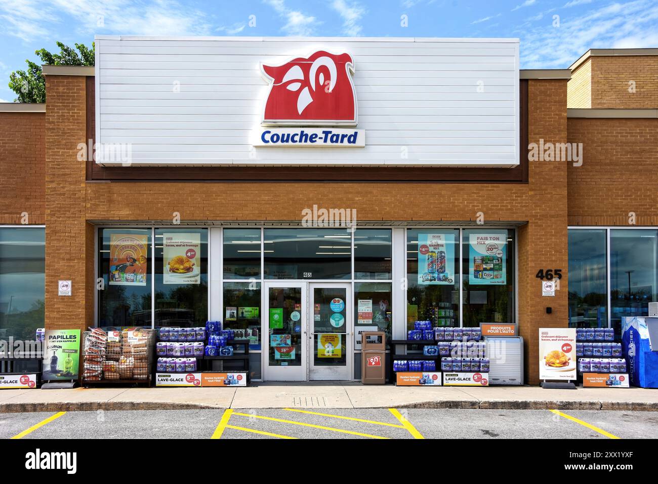 Couche-Tard, 24-Stunden-Geschäft, Tankstelle, Quebec, multinationales Unternehmen, Unternehmen, Erweiterung, Servicestation, Essen, Komfort, Rastplatz, Junk Food, Straße Stockfoto