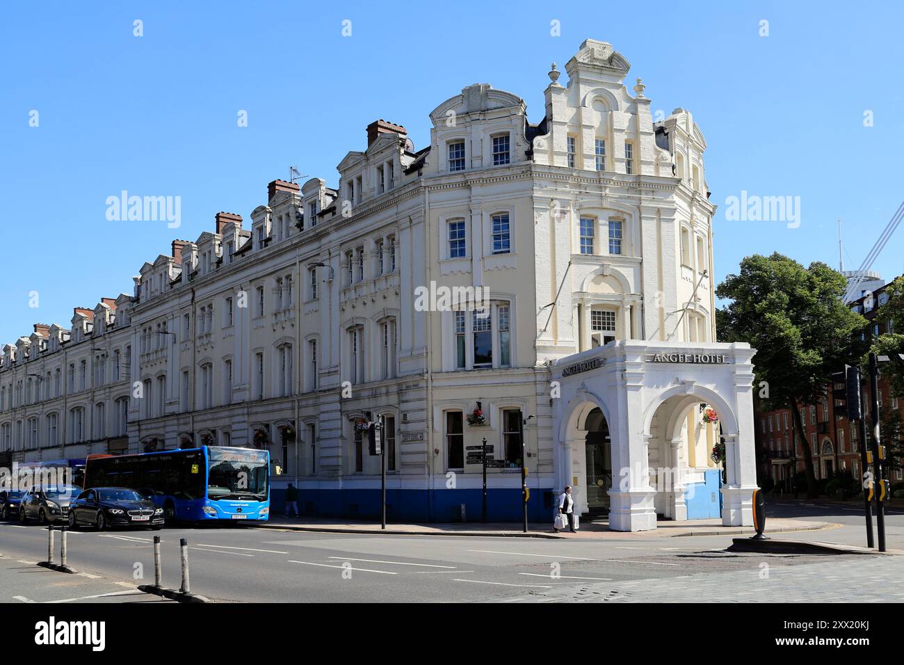 The Angel Hotel, Cardiff, South Wales, Großbritannien. Vom August 2024 Stockfoto